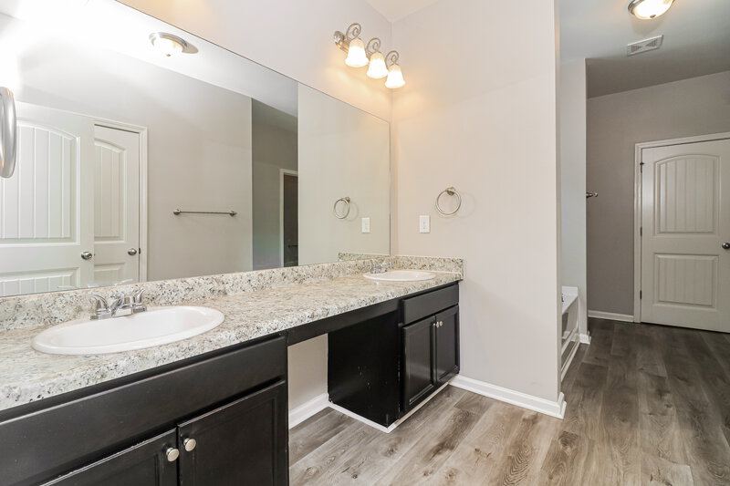 1,965/Mo, 371 Stable View Loop Dallas, GA 30132 Main Bathroom View
