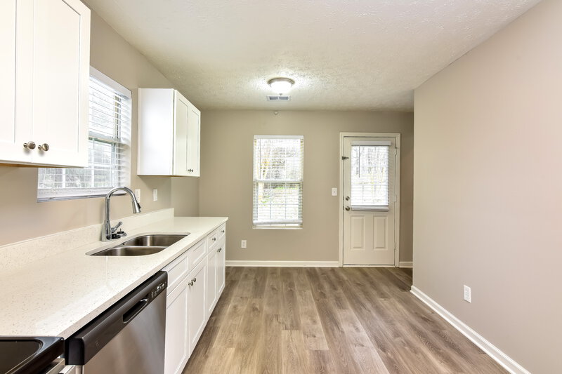 1,920/Mo, 6427 Alford Cir Lithonia, GA 30058 Kitchen View 2
