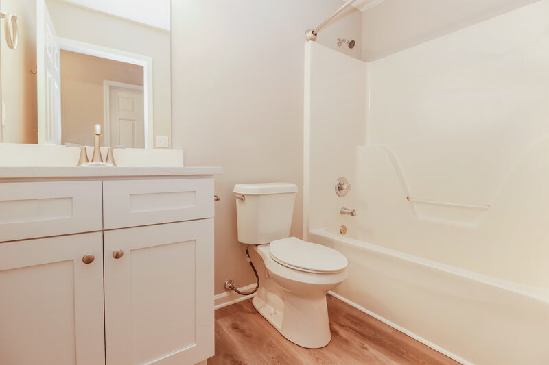 2,260/Mo, 7210 Mahogany Dr Fairburn, GA 30213 Bathroom View