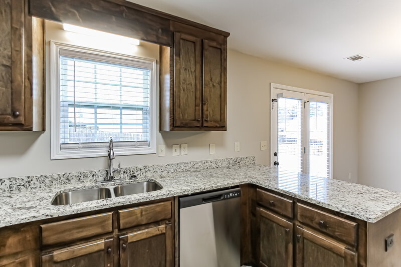 2,110/Mo, 1315 Dianne Way Winder, GA 30680 Kitchen View 2