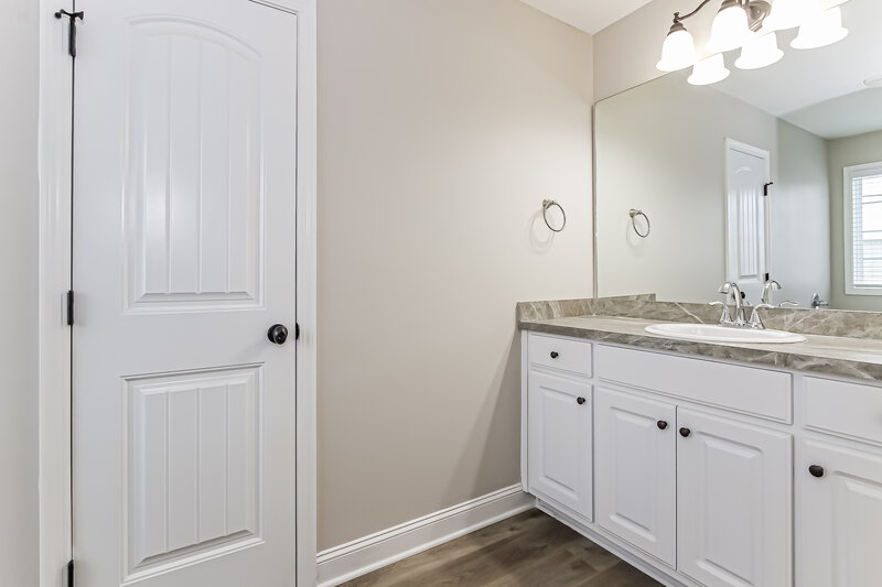 2,110/Mo, 1315 Dianne Way Winder, GA 30680 Main Bathroom View 2