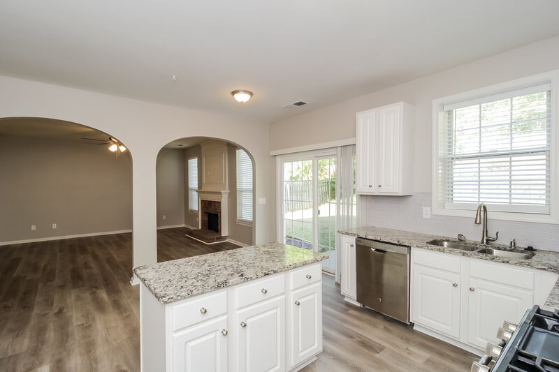 2,645/Mo, 428 Holland Springs Dr Powder Springs, GA 30127 Kitchen View