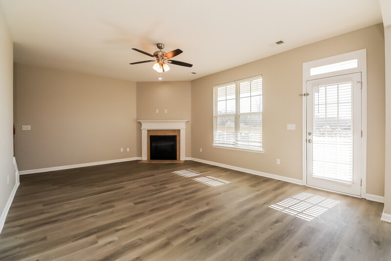 2,990/Mo, 920 Piedmont Dr Locust Grove, GA 30248 Living Room View