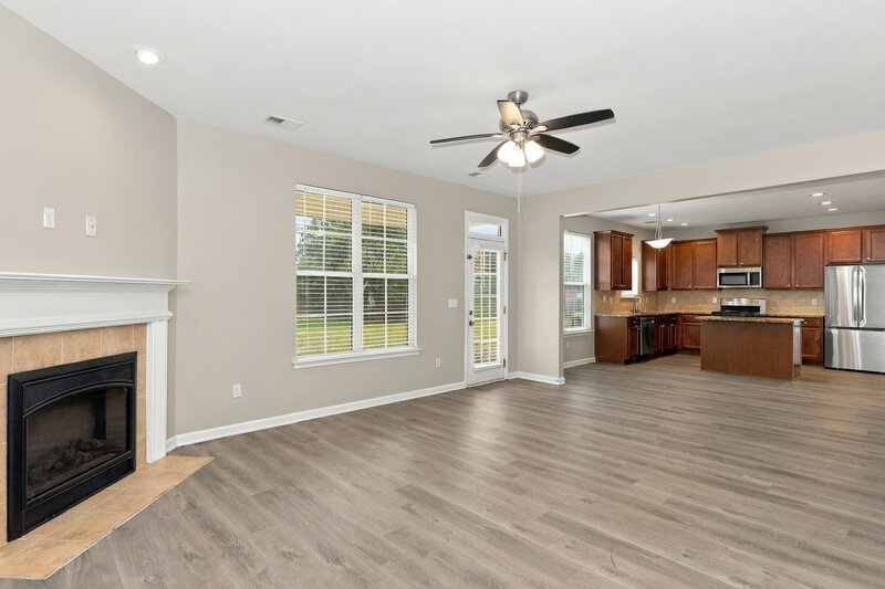 2,200/Mo, 920 Piedmont Dr Locust Grove, GA 30248 Living Room View 3