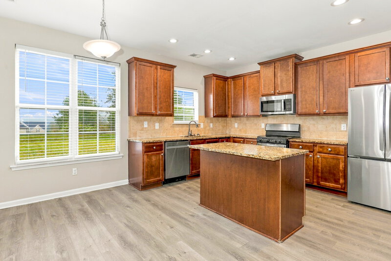 2,200/Mo, 920 Piedmont Dr Locust Grove, GA 30248 Kitchen View