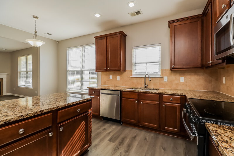 2,990/Mo, 920 Piedmont Dr Locust Grove, GA 30248 Kitchen View 2