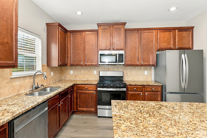 2,200/Mo, 920 Piedmont Dr Locust Grove, GA 30248 Kitchen View 3