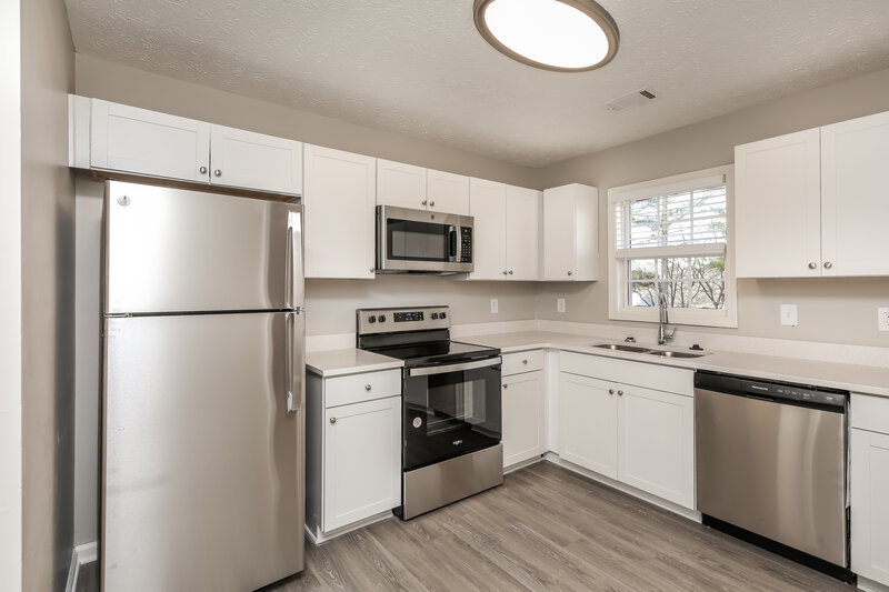 2,270/Mo, 217 Legacy Dr Hoschton, GA 30548 Kitchen View