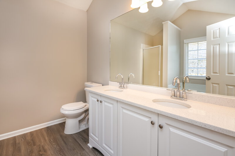 2,270/Mo, 217 Legacy Dr Hoschton, GA 30548 Main Bathroom View