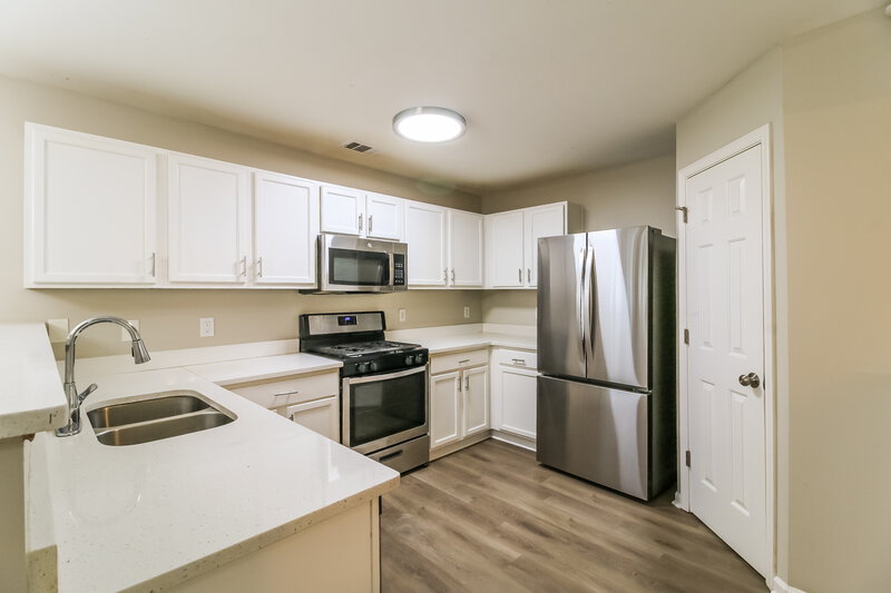2,060/Mo, 3022 Sable Run Rd Atlanta, GA 30349 Kitchen View