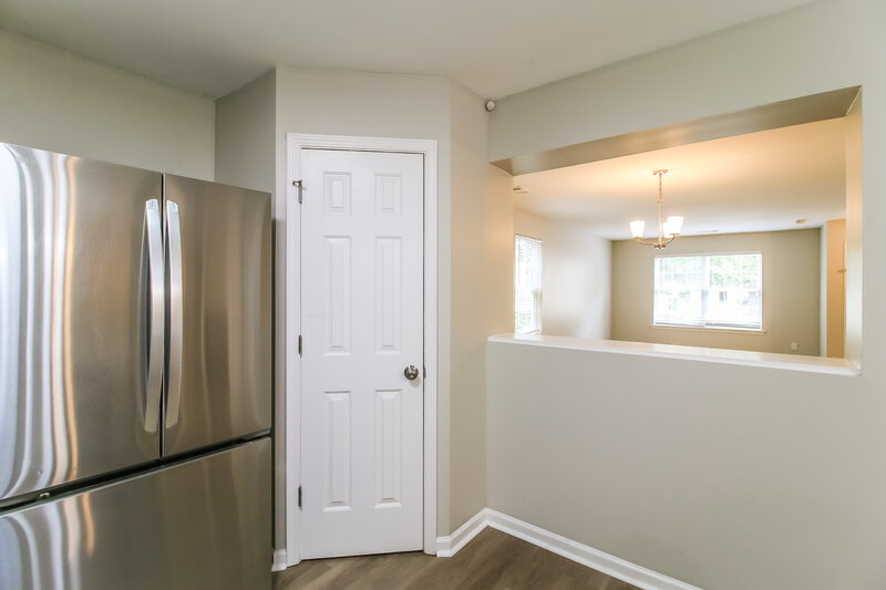 2,060/Mo, 3022 Sable Run Rd Atlanta, GA 30349 Kitchen View 2