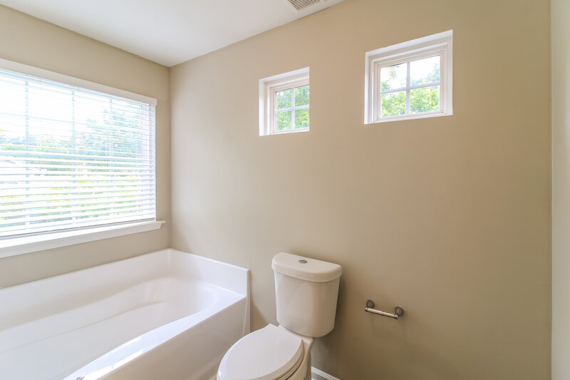 2,060/Mo, 3022 Sable Run Rd Atlanta, GA 30349 Main Bathroom View
