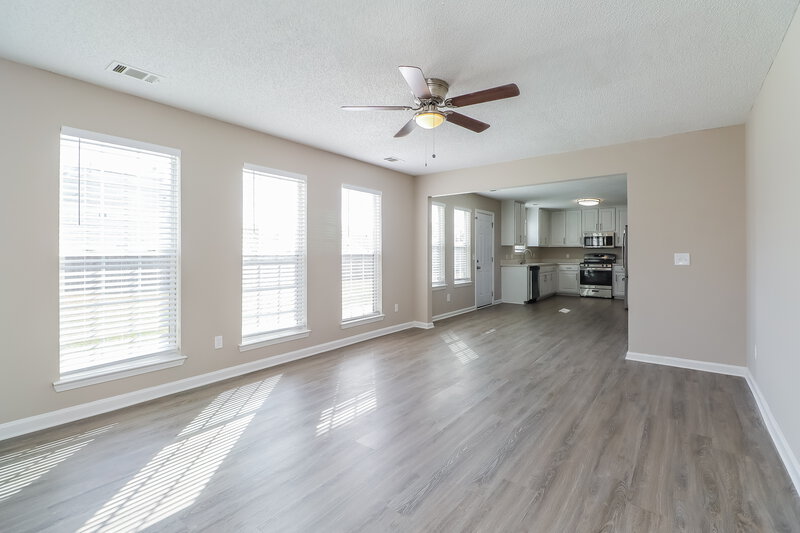2,310/Mo, 195 Ridge Pointe Dr Covington, GA 30016 Living Room View 2