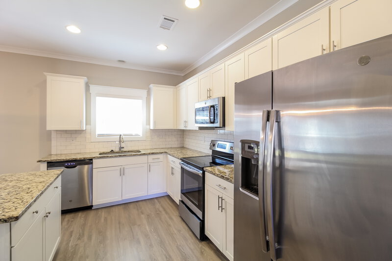 2,165/Mo, 245 Stonecreek Bnd Monroe, GA 30655 Kitchen View