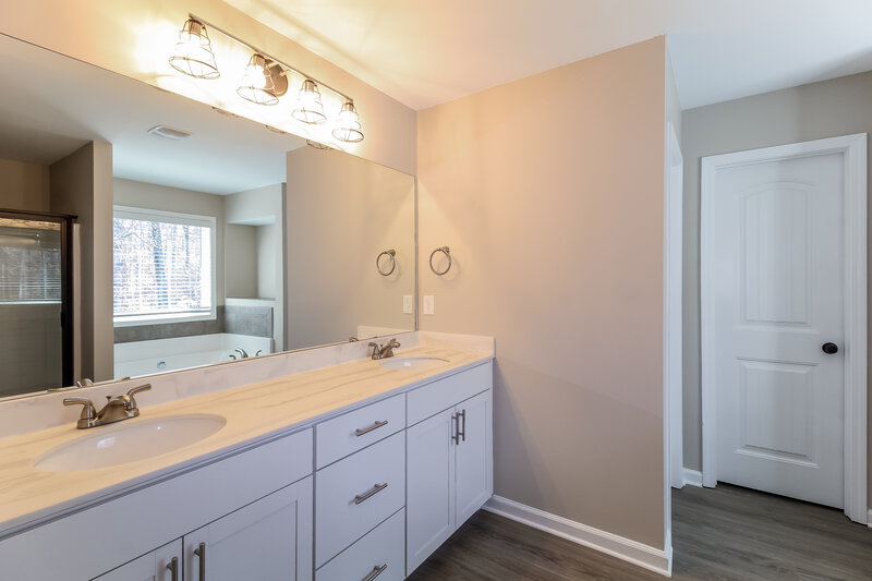 2,165/Mo, 245 Stonecreek Bnd Monroe, GA 30655 Main Bathroom View