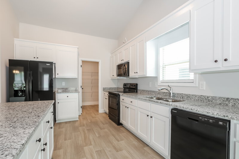 2,140/Mo, 40 Heartland Cir Winder, GA 30680 Kitchen View 2