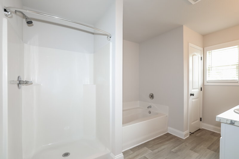 2,140/Mo, 40 Heartland Cir Winder, GA 30680 Main Bathroom View