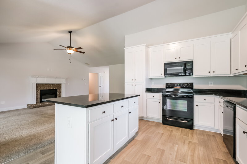 2,025/Mo, 74 Heartland Cir Winder, GA 30680 Kitchen View 2
