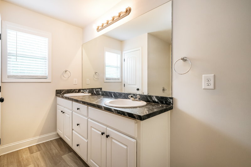 2,025/Mo, 74 Heartland Cir Winder, GA 30680 Main Bathroom View