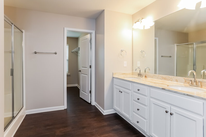 2,450/Mo, 677 Rockingham Dr Lithia Springs, GA 30122 Main Bathroom View