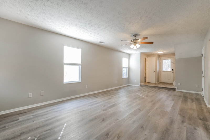 1,950/Mo, 6375 E Windsor Ln Norcross, GA 30093 Living Room View