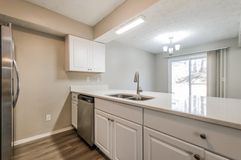 1,950/Mo, 6375 E Windsor Ln Norcross, GA 30093 Kitchen View