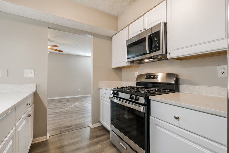 1,950/Mo, 6375 E Windsor Ln Norcross, GA 30093 Kitchen View 2