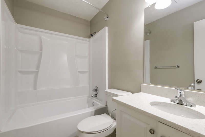 1,950/Mo, 6375 E Windsor Ln Norcross, GA 30093 Main Bathroom View