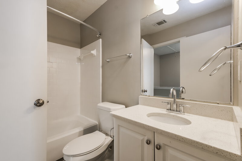 1,950/Mo, 6375 E Windsor Ln Norcross, GA 30093 Bathroom View