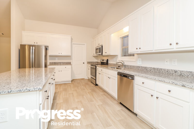 2,215/Mo, 16 Heartland Cir Winder, GA 30680 Kitchen View 2