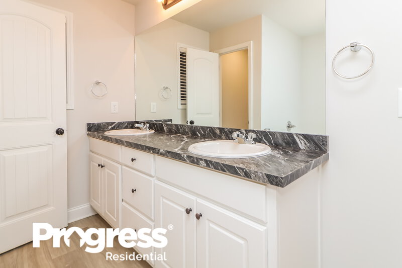 2,215/Mo, 16 Heartland Cir Winder, GA 30680 Main Bathroom View