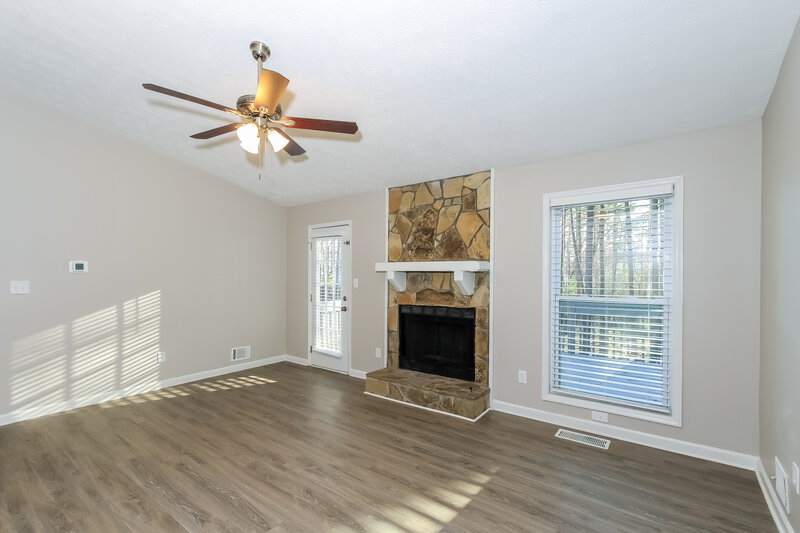 2,040/Mo, 3230 Revere Cir Snellville, GA 30039 Living Room View