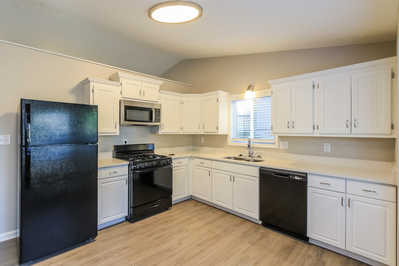 2,040/Mo, 3230 Revere Cir Snellville, GA 30039 Kitchen View