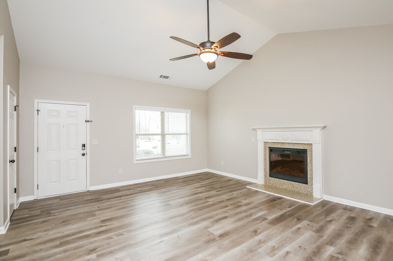2,100/Mo, 2035 Summerglen Trl Braselton, GA 30517 Living Room View
