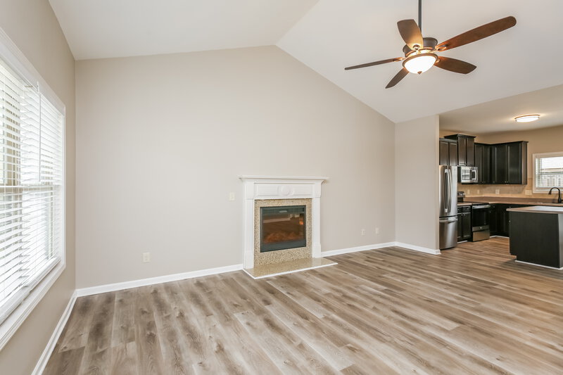 2,100/Mo, 2035 Summerglen Trl Braselton, GA 30517 Living Room View 4