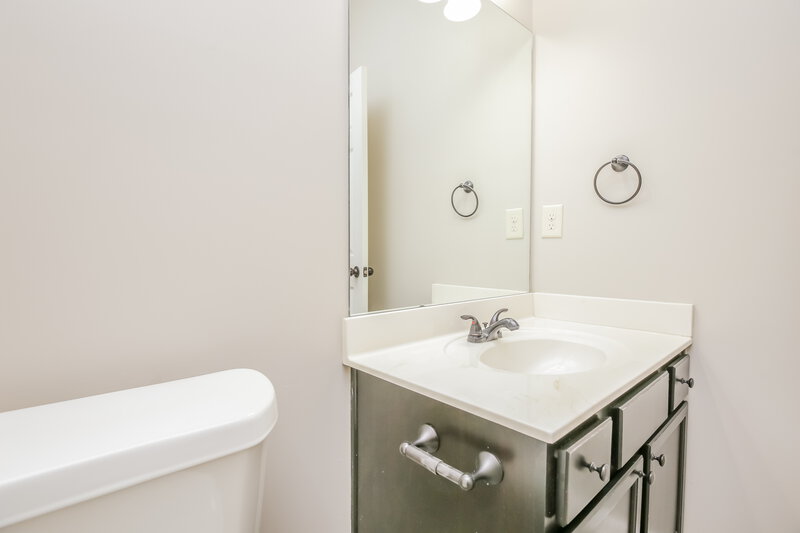2,100/Mo, 2035 Summerglen Trl Braselton, GA 30517 Bathroom View