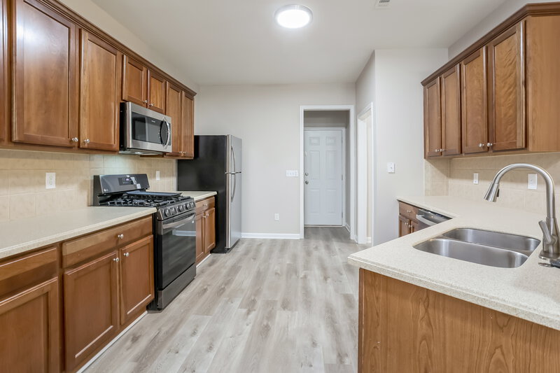 2,290/Mo, 2804 Summit Pkwy SW Atlanta, GA 30331 Kitchen View 2