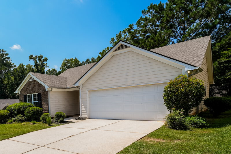1,750/Mo, 310 Lakeside Pt Covington, GA 30016 Front View