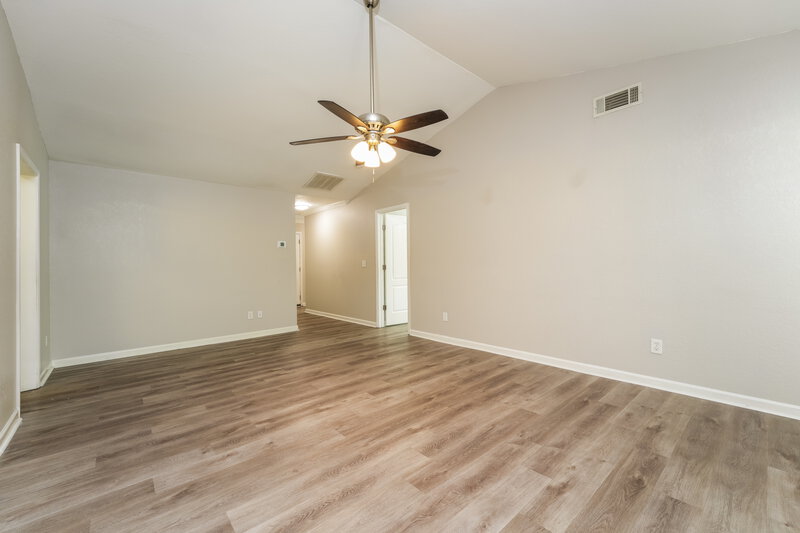 1,750/Mo, 310 Lakeside Pt Covington, GA 30016 Living Room View 2