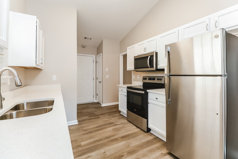 1,665/Mo, 310 Lakeside Pt Covington, GA 30016 Kitchen View