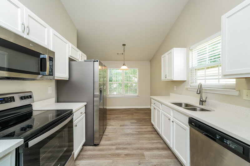 1,750/Mo, 310 Lakeside Pt Covington, GA 30016 Kitchen View