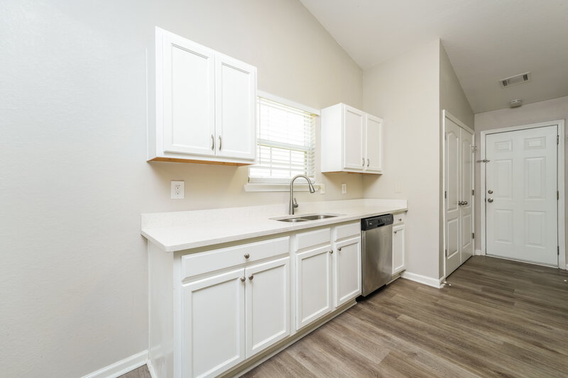 1,750/Mo, 310 Lakeside Pt Covington, GA 30016 Kitchen View 2