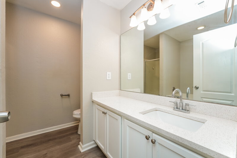 1,750/Mo, 310 Lakeside Pt Covington, GA 30016 Main Bathroom View
