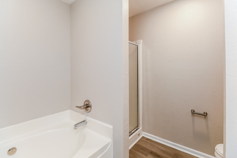 1,665/Mo, 310 Lakeside Pt Covington, GA 30016 Bathroom View