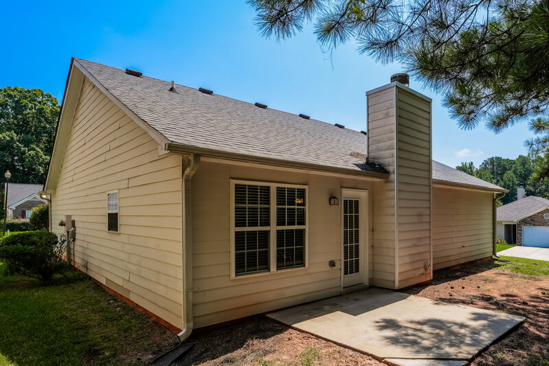 1,750/Mo, 310 Lakeside Pt Covington, GA 30016 Rear View