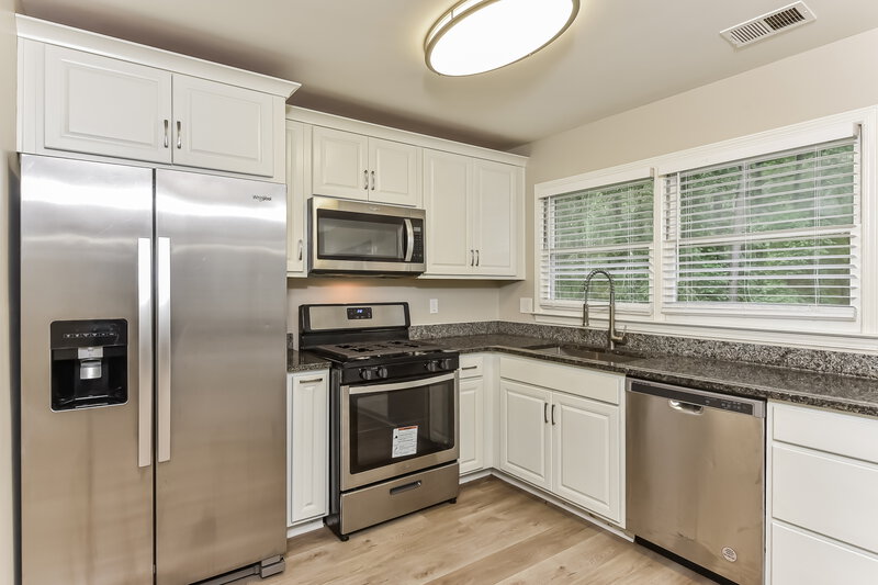 2,810/Mo, 3811 Eden Glen Dr SE Conyers, GA 30013 Kitchen View