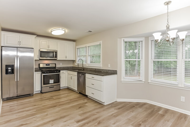 2,810/Mo, 3811 Eden Glen Dr SE Conyers, GA 30013 Kitchen View 2