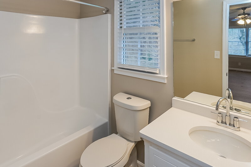 2,255/Mo, 107 Cedar Creek Ct Acworth, GA 30101 Main Bathroom View