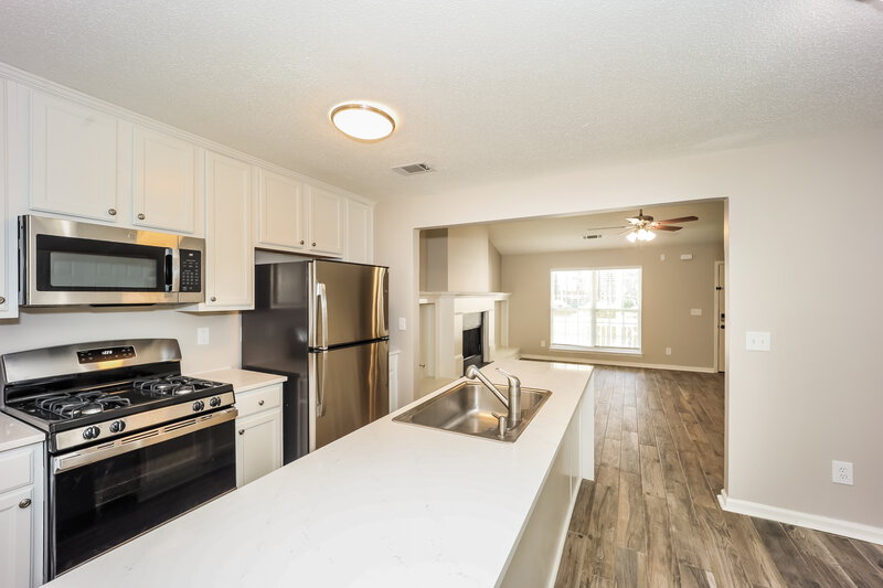 1,885/Mo, 102 Meadow Ct Fairburn, GA 30213 Kitchen View 2