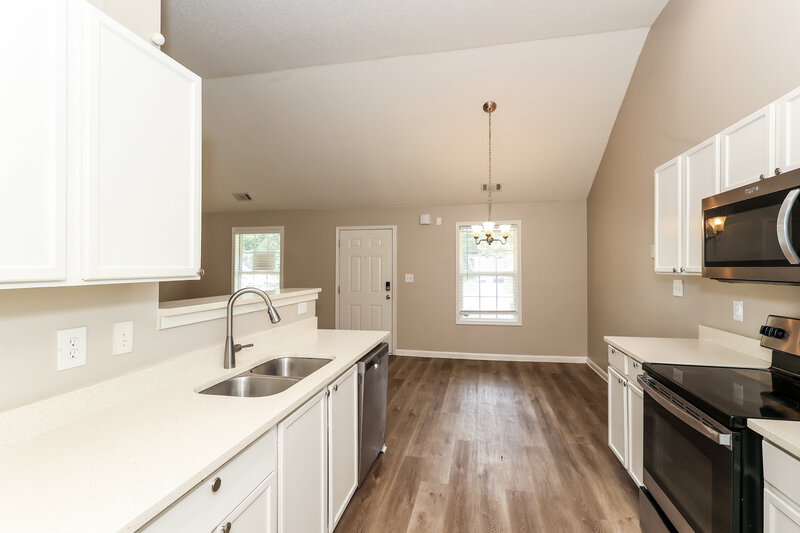 1,795/Mo, 4925 Brookwood Pl College Park, GA 30349 Kitchen View